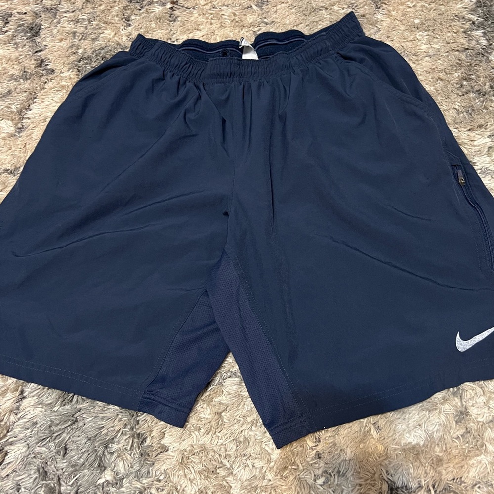 Excellent condition Nike running shorts. Xl